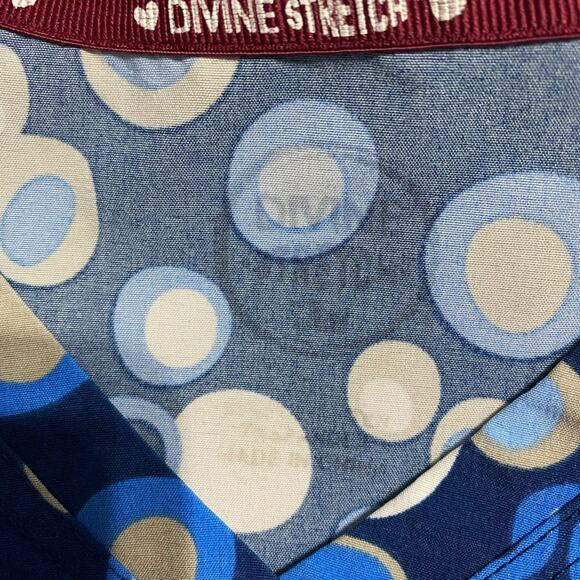 Scrub Top Divine Stretch Size Small Blue Print Front Pockets V Neck - Picture 3 of 12